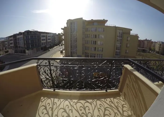 Apartment Plush, 1 Bed Apt, Dawn Park D