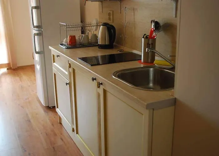 Plush, 1 Bed Apt, Dawn Park D * Slantschew brjag