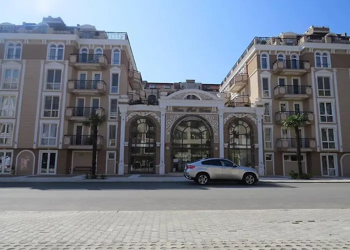 Apartment Plush, 1 Bed Apt, Dawn Park D