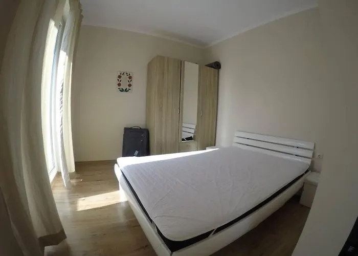 Plush, 1 Bed Apt, Dawn Park D Apartman *