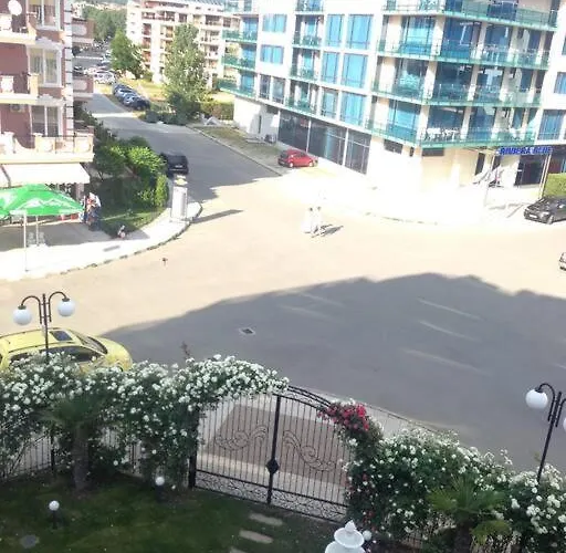 Plush, 1 Bed Apt, Dawn Park D Apartman *